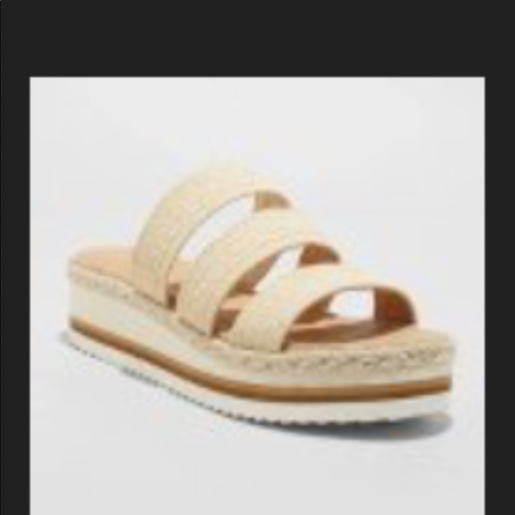 Used like new chunky cream wedge sandals! Size 9! - Picture 4 of 5